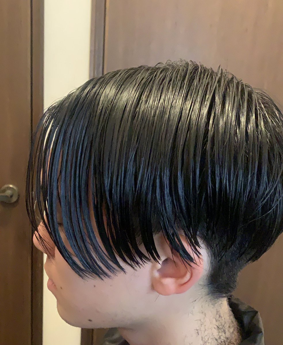 ei_kub's tweet photo. 前下がりツーブロックマッシュのトランクスヘアー

つむじの位置を前の方で作るとサイドがキレイにまとまります。

#cut #ツーブロック
#マッシュ #トランクスヘアー
#2block #himeji 
#tokyo #hair https://t.co/NT0jCEqwQi