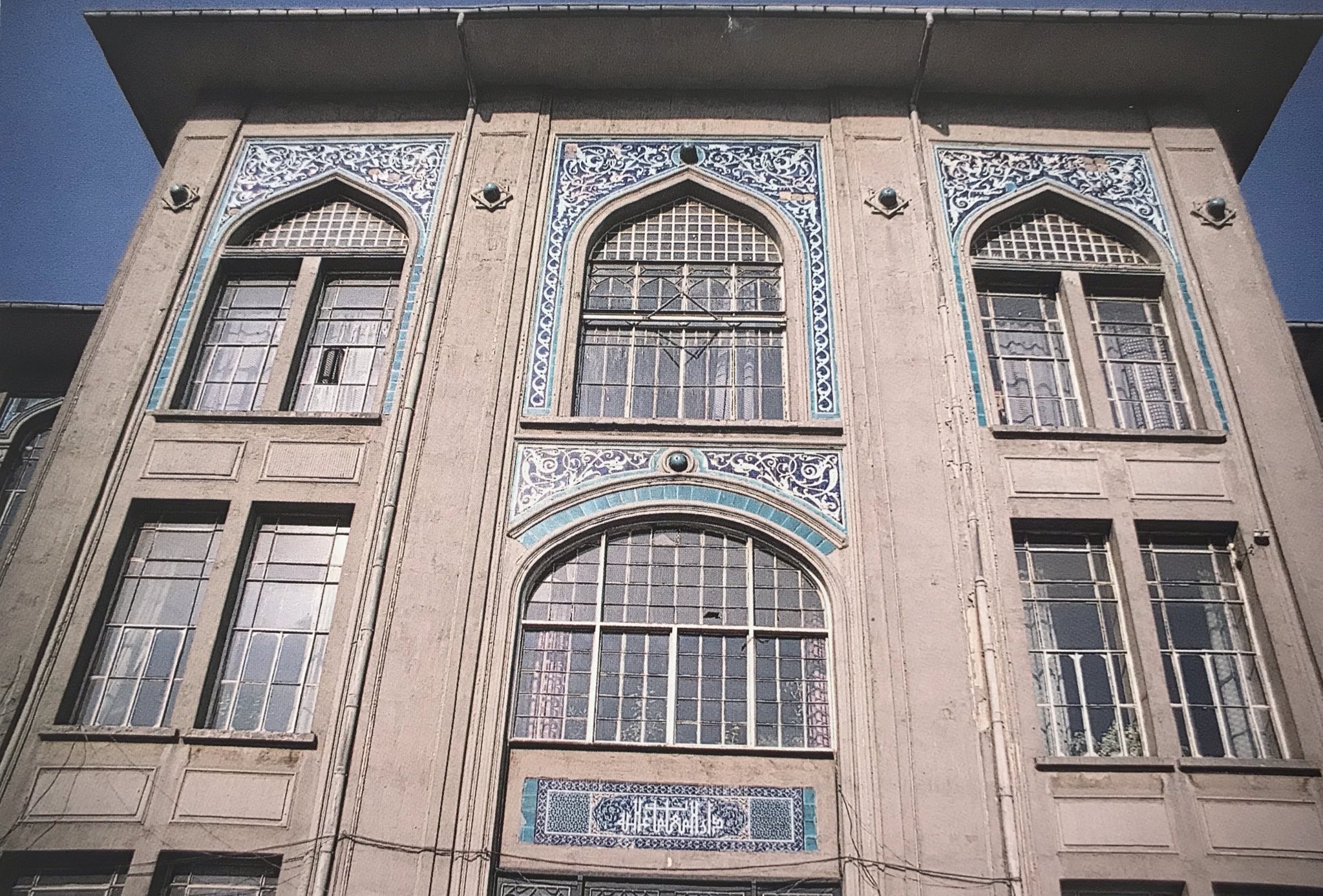 Seda Ozen Bilgili On Twitter Mimar Vedat Tek In Tasarimi Haydarpasa Iskelesi Nde Kutahyali Mehmed Emin Efendi Nin Cinileri Mimarlar Ve Birlikte Calistiklari Eserlerini One Cikaran Sanatkarlari Kesfetmeyi Seviyorum Iskele Binasinin Insasina 1915