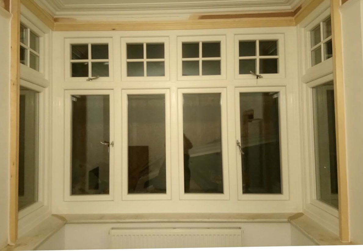 prwindowsltd's tweet photo. Modern and traditional design combined beautifully 🧡
Our client had this beautiful house built in #Reigate &amp; we installed the Residence9 windows ‘#alternativetoTimber’. No rotting, no painting &amp; no staining!! We absolutely love this house ❤️ @residence9 @CWGChoices #newwindows https://t.co/n71UpPRUWS