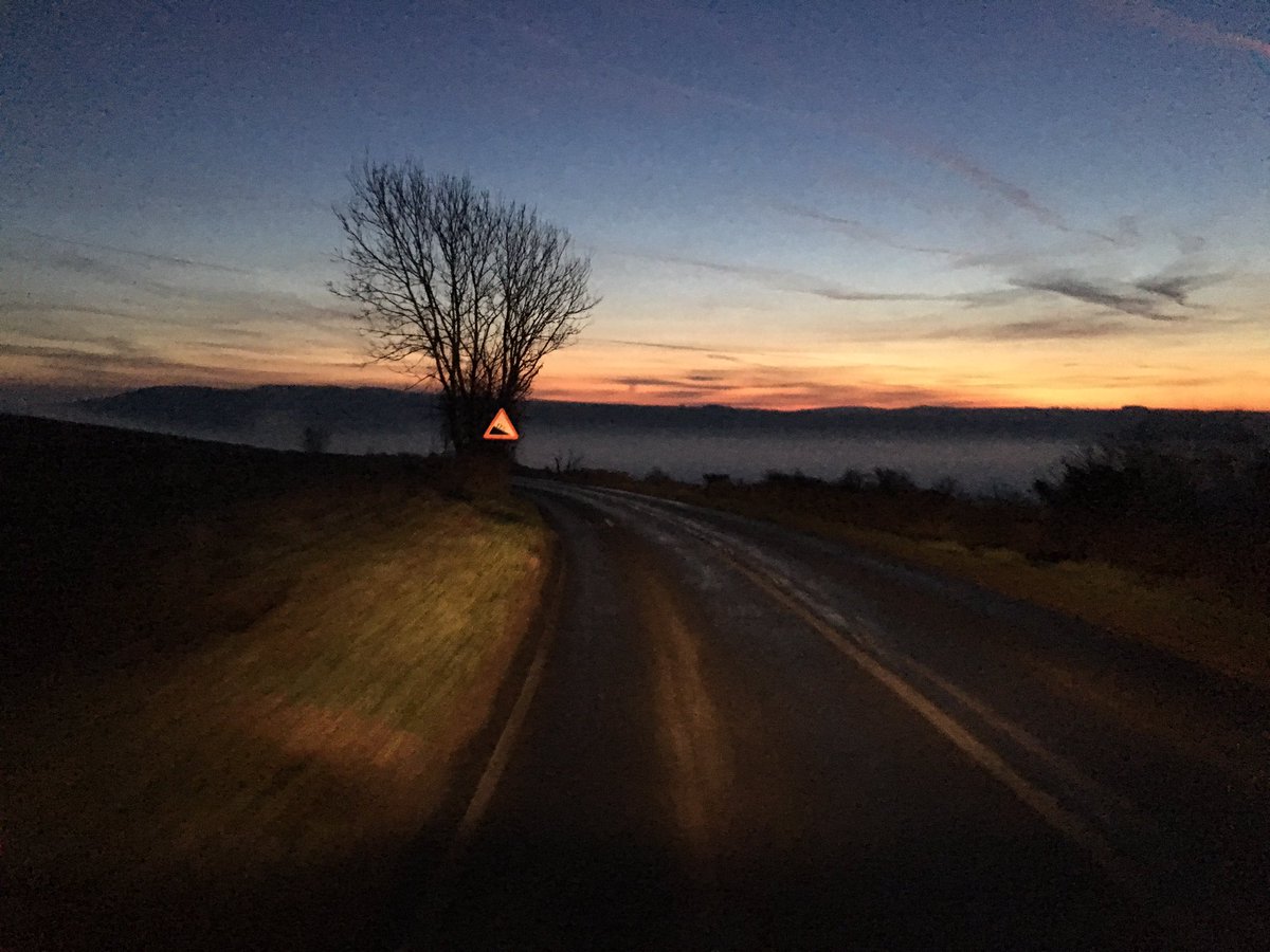 ReignWindwc1ean's tweet image. Early start this morning and captured this beautiful sunrise on the way to work. 👌🏽🤩 #ValentineDay #HappyValentinesDay #southsea #portsmouth #windows #cleaner #reign #LocalBusinesses