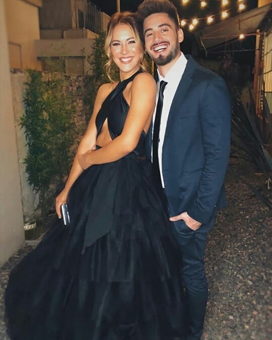 VignistasEVAO's tweet photo. Feliz San Valentín a los más lindos del amor 👑👑 
Que sean eternamente felices y que ese amor que se tienen sea para siempre 💛 
• @flor_vigna @NicolasOcchiato • https://t.co/kbPUXQhfCz