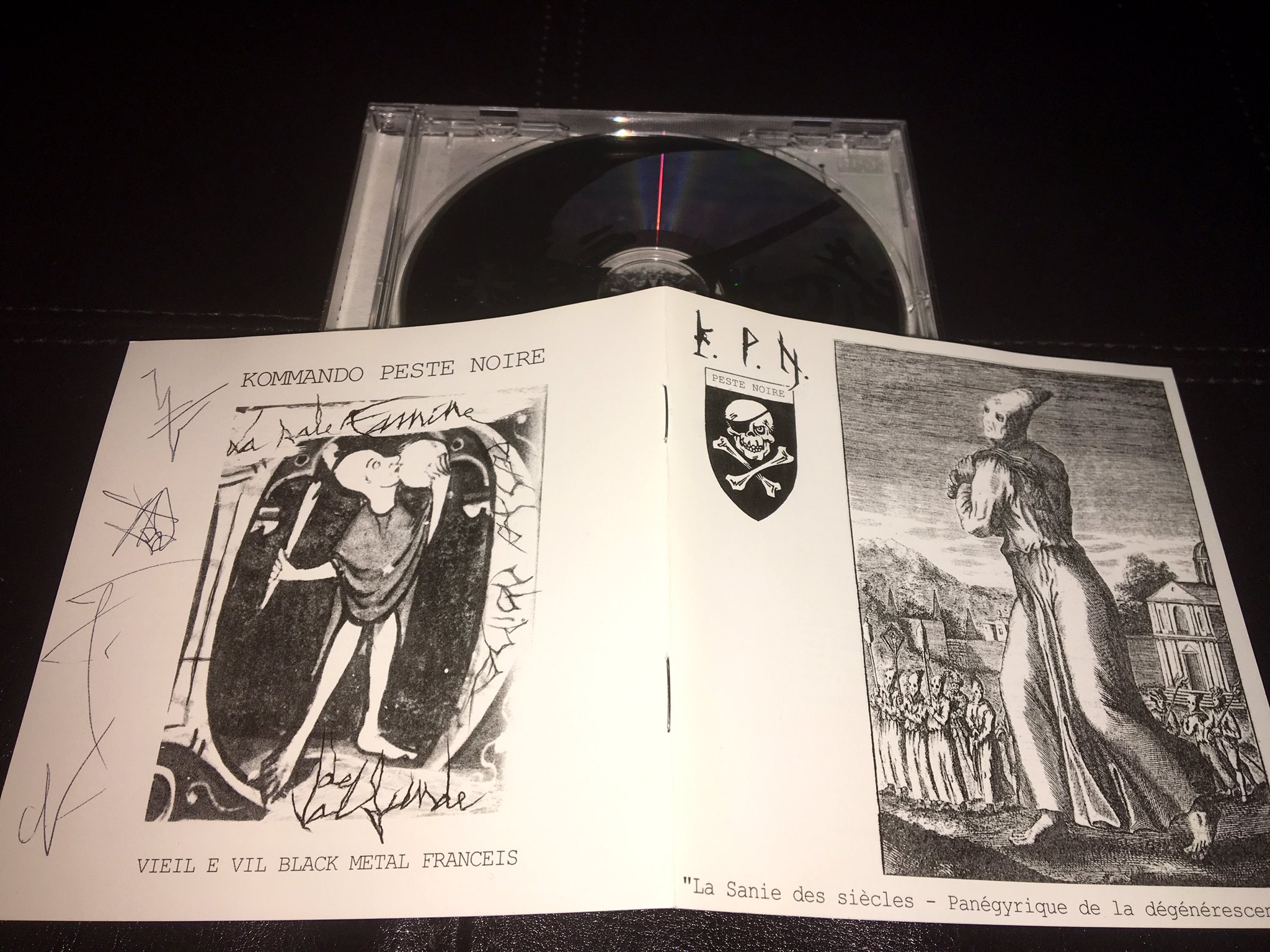Noire kommando peste Album Review:
