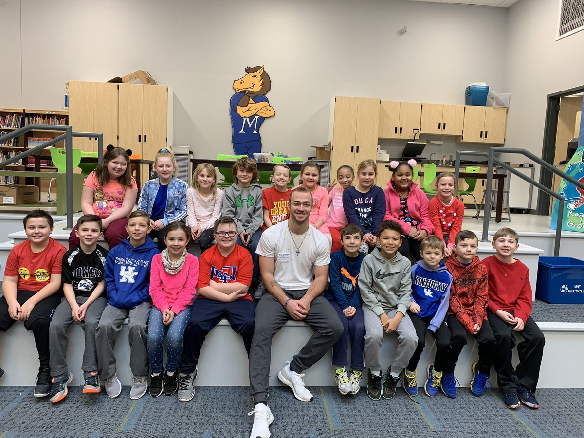 CoraDillMES's tweet photo. @Drew_Rom10 Thank you for helping out in the classroom this year! Good luck in Sarasota! #FTMoyerEs https://t.co/TzhtEwIHSE