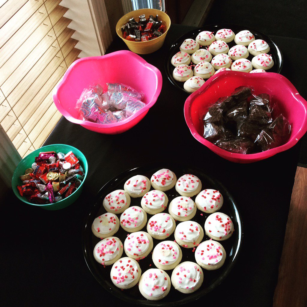 QuartersCF's tweet image. Happy Valentines Day! WE LOVE OUR RESIDENTS!! Stop in the clubhouse for a treat today!