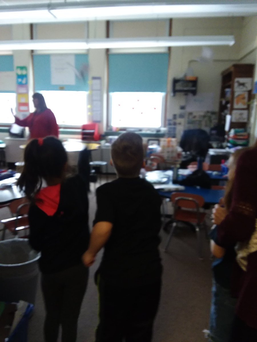 MHendersonMW's tweet image. Flying our v- gliders! Giving ideas of how to fly it further. #piolts #controlstation #2ndgradeMVP