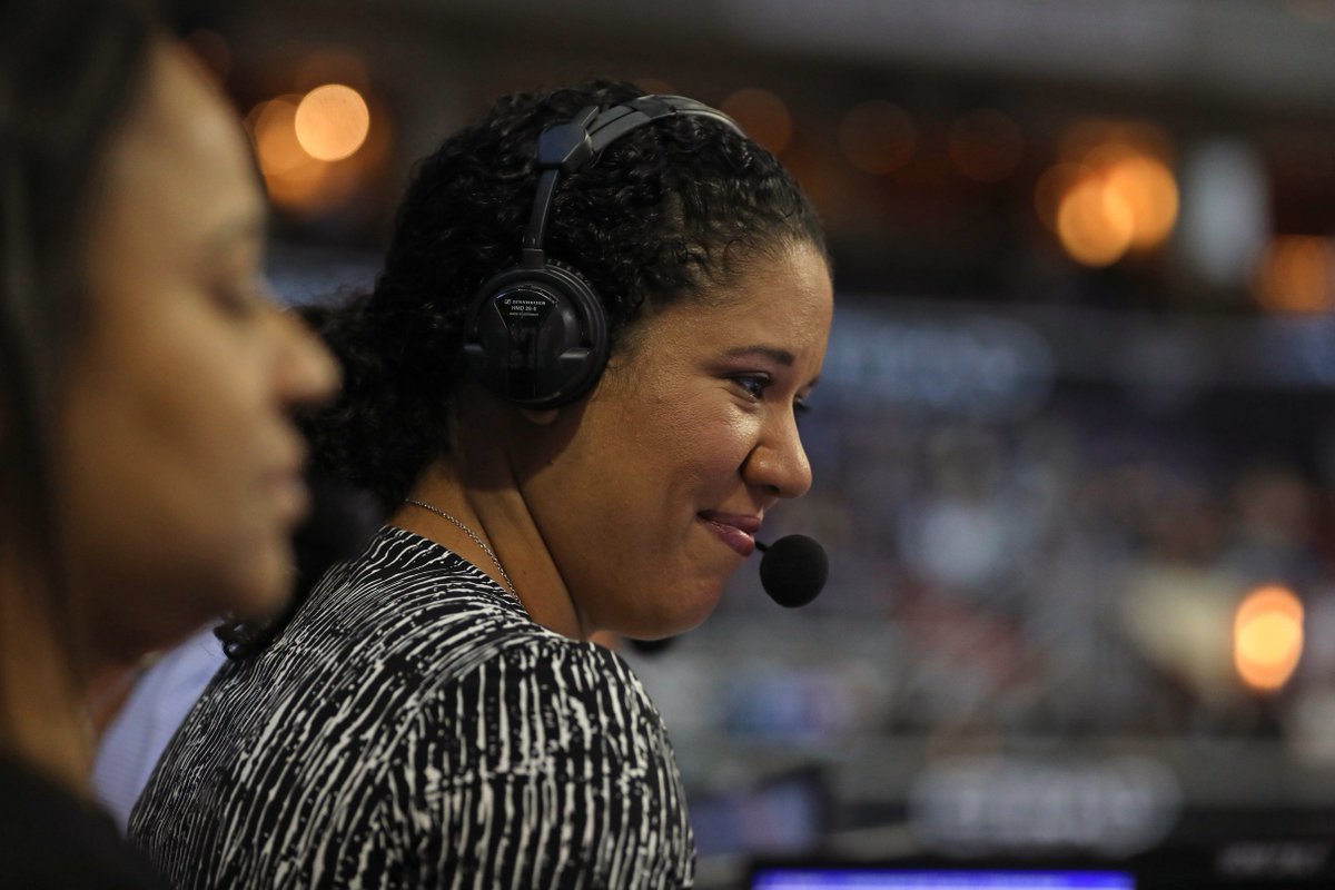 Happy birthday to one half of our @NBCSWizards broadcast team, @karalawson20! 🎉🎂   #DCFamily https://t.co/RLxTsibl3W