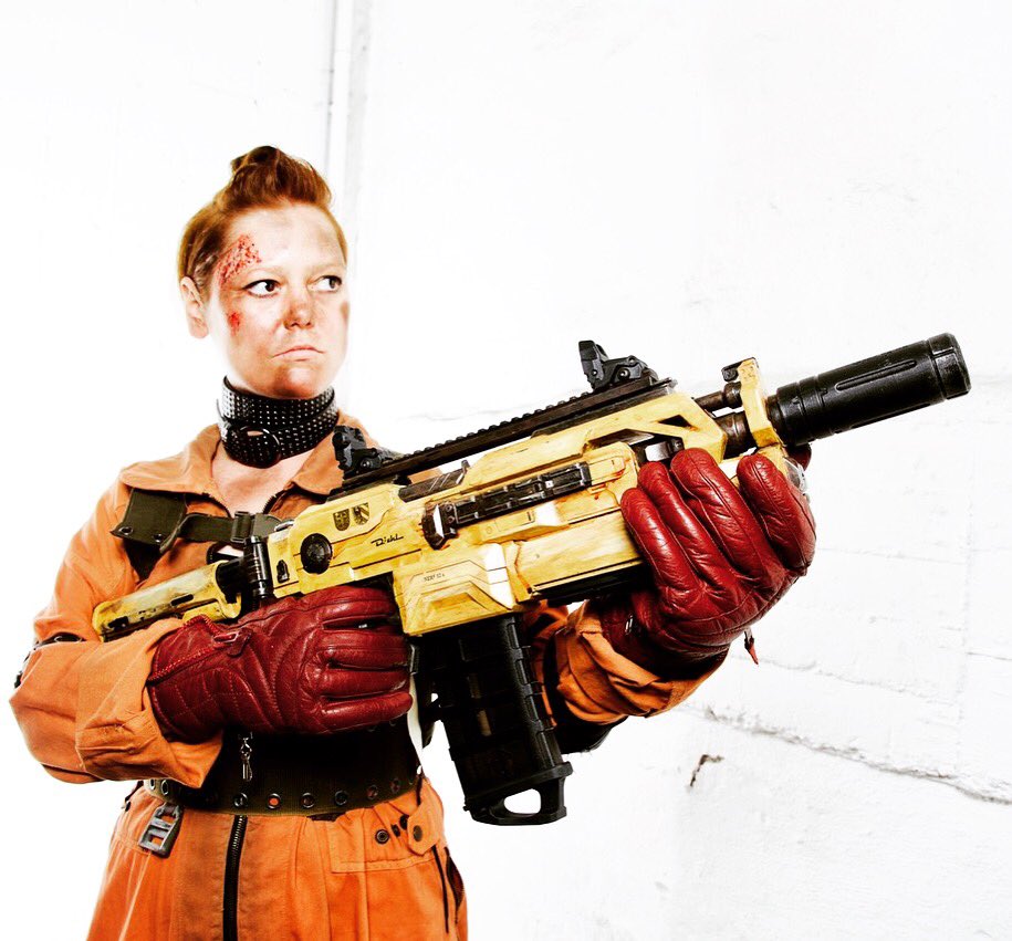 violent_starr's tweet photo. This picture sums up our credo of independent filmmaking: think big and keep it simple #bts #filming #ViolentStarr #spaceopera #bountyhunter #costume #actress #hamburg #hollywood #ninaaufdiefresse #lauterbach #aufdasleben #redgloves #mutant #blaster #costume #starwars #acifi https://t.co/JHC6g329K2