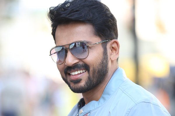 dntmediaoffl's tweet image. 1/2: #Dev - FC Rating 3 /5 

Melody Love drama with Grandeur Visuals &amp;amp; Costumes

Physically demanding role for @Karthi_Offl &amp;amp; he looking very charm 

#Gorgeous @Rakulpreet this character is perfectly matched 

and both are Well done performance. 

#DevReview #Karthi #RakulPreet
