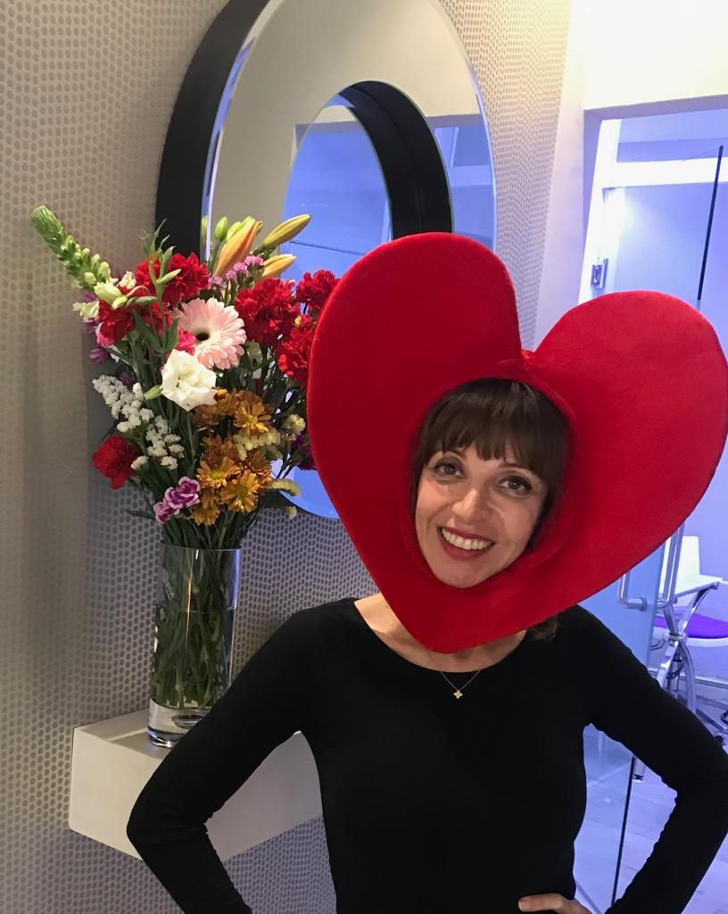 cdsmilecenter's tweet photo. ¡Comenzamos el #DiadelosEnamorados! 😍 Hoy os deseamos un día repleto de #sonrisas junto a esa persona especial.
En nuestra clínica #SmileCenter nunca falta el amor, ¡y hoy hasta nos hemos vestido para la ocasión!
❤️ ¡Feliz #DiadeSanValentin ! ❤️
#ClinicadentalCadiz #Amor https://t.co/zu3jBQIi0X