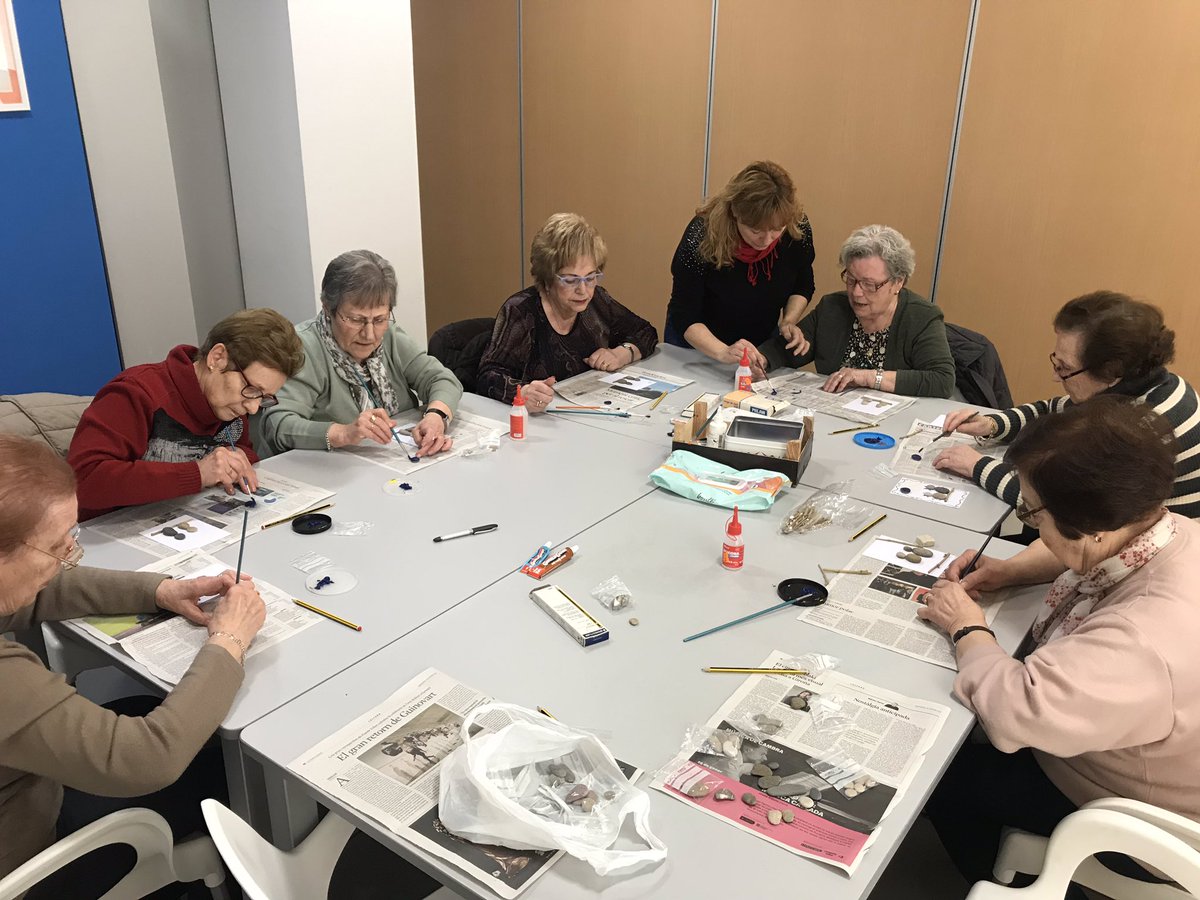 assocajudam's tweet photo. Avui posem la #ment al servei de les nostres mans. Protagonista: la psicomotricitat fina ✂️🖍#psicoment #entrenamentcognitiu #programapredegent #salut #gentgran https://t.co/l7yUhG1L7l