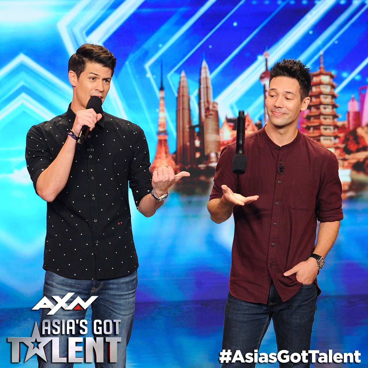 JustinWBratton's tweet photo. For #ValentinesDay everyone gets another delicious episode of #AsiasGotTalent and a sexy Mic Flip!
#MicFlip #AXNasia @asiasgottalent @axnasia #avantistwatches https://t.co/bZIdgJGcH0