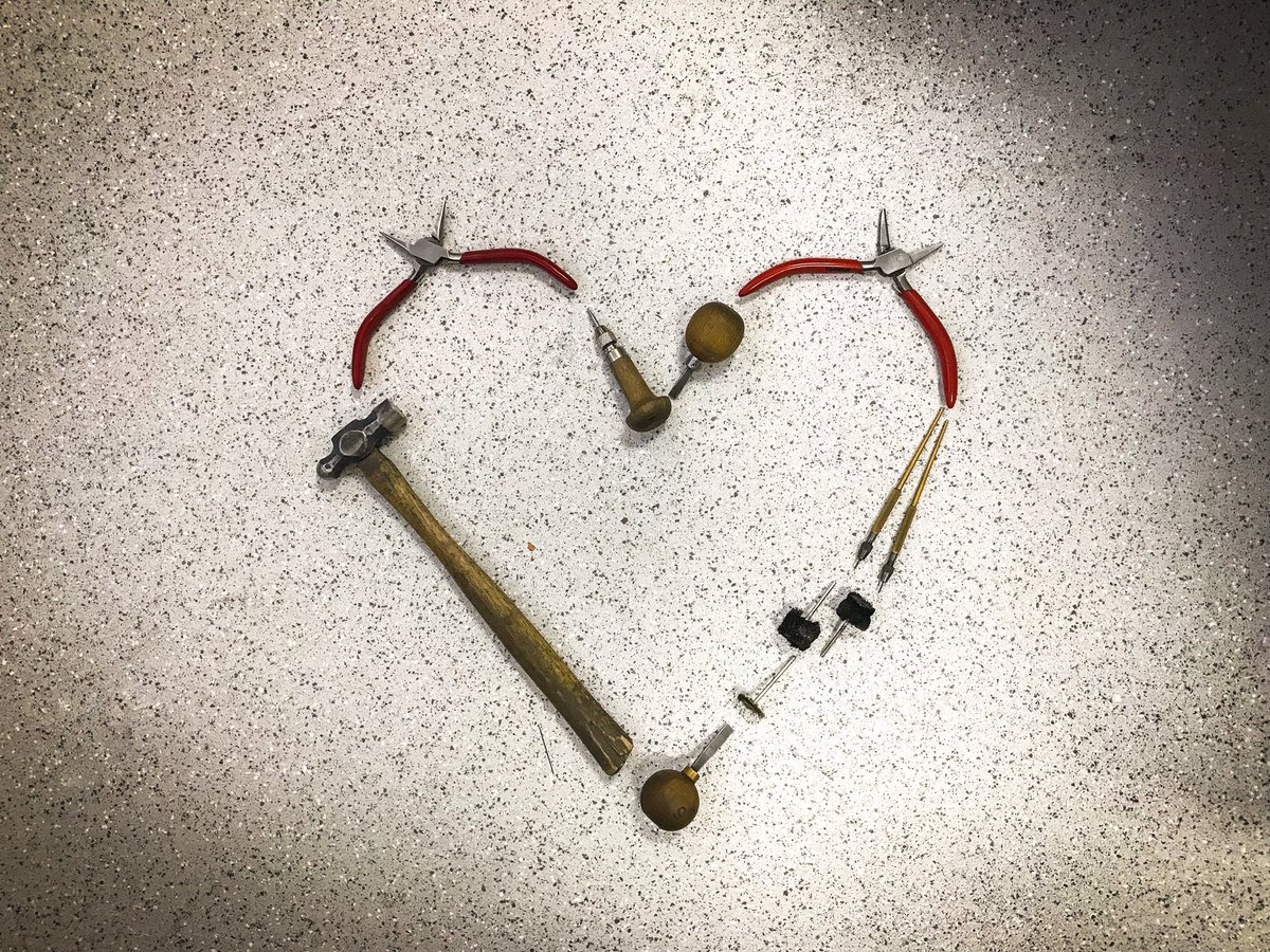 Happy Valentine’s Day Everyone 💛 May your days be filled with joy (and jewellery) 😍 #ValentinesDay2019