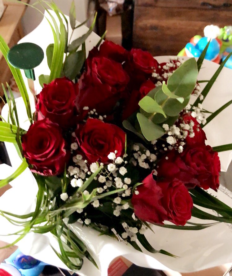 Looks like I have an admirer 😍🌹

Beautiful roses from <a href="/prestigeflowers/">Prestige Flowers</a> #HappyValentineDay