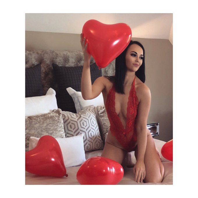 Sarah Widdowson’s pics and videos