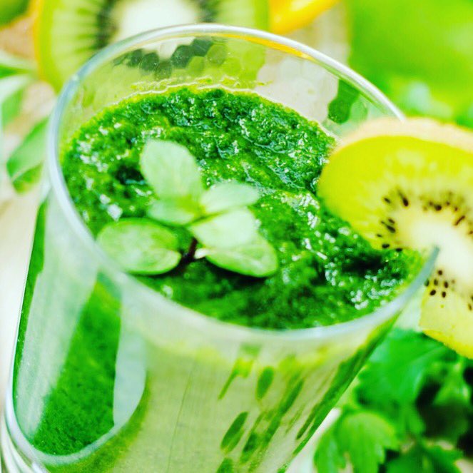Did you know that Kiwifruit has even more vitamin C than oranges? This tasty kiwi, apple, spinach, parsley and lemon juice is full of Vitamin C and other antioxidants to combat free radicals and boost immunity🥝
#yoga #retreat #greenjuices #juicecleanse #juicerecipe #selfcare