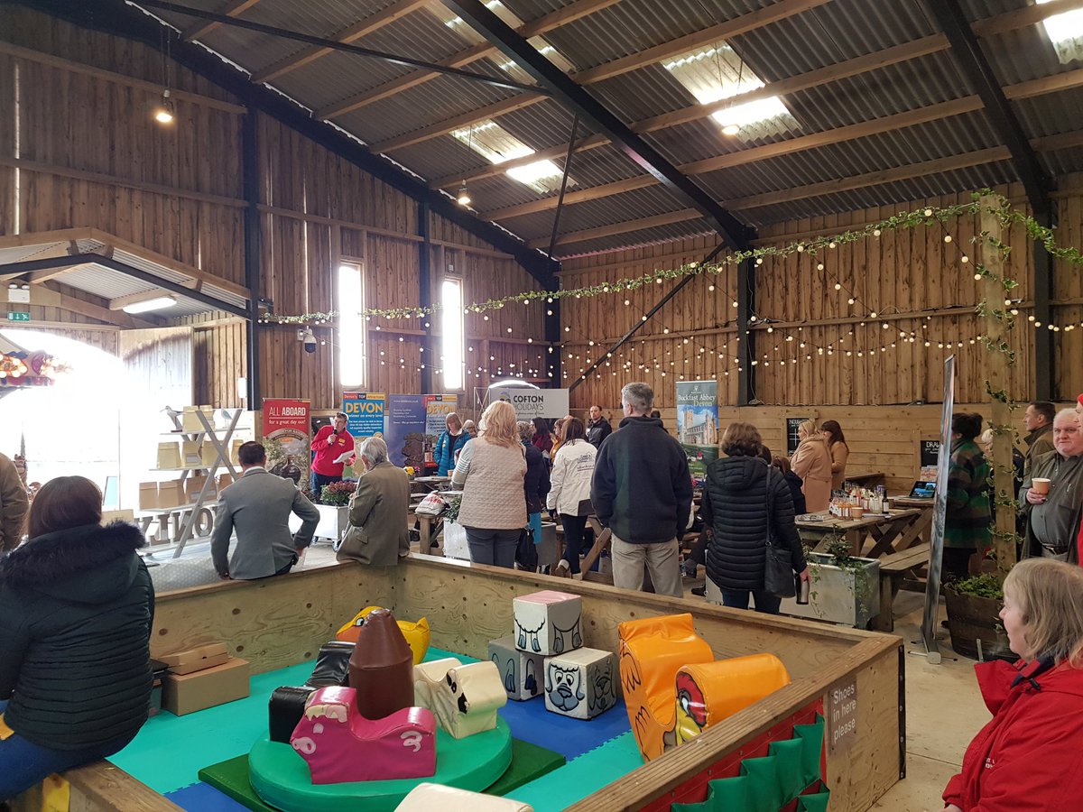 Tourist Network tweet media