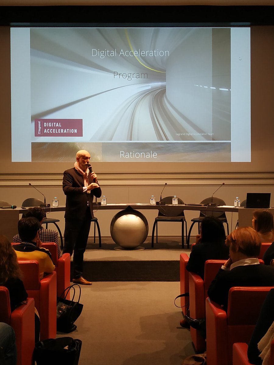 aliptic_'s tweet photo. #SyntecNumeriqueTour : place au grand témoin de cet événement :
🗣️ Frédéric Levaux, Chief Digital Officer @Legrand sur le sujet de la #TransformationNumérique et les enjeux du #Numérique.
"Ce n'est pas une menace mais une opportunité, comme un levier de croissance" 📈 https://t.co/CpLs4v4Jrs