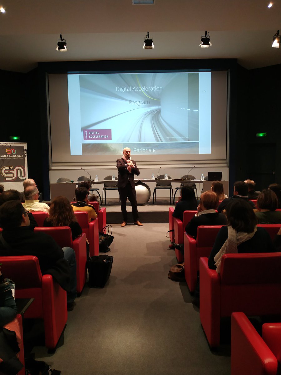 aliptic_'s tweet photo. #SyntecNumeriqueTour : place au grand témoin de cet événement :
🗣️ Frédéric Levaux, Chief Digital Officer @Legrand sur le sujet de la #TransformationNumérique et les enjeux du #Numérique.
"Ce n'est pas une menace mais une opportunité, comme un levier de croissance" 📈 https://t.co/CpLs4v4Jrs