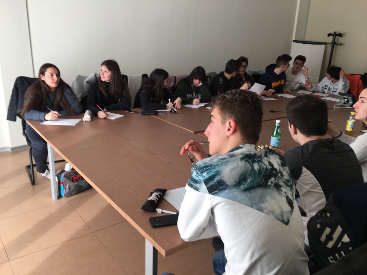 cheuanna's tweet photo. @ED_Lombardia @Monithon @ascuoladioc @istat_it @ferraf24 Anche qui a #Monza con gli studenti del team @parimonia18  impariamo cosa è la statistica e come utilizzarla 💪🏻 per il #monitoraggio civico dei progetti 🇪🇺@ascuoladioc grazie agli esperti @ferraf24 @istat_it https://t.co/jDyAppjoaQ