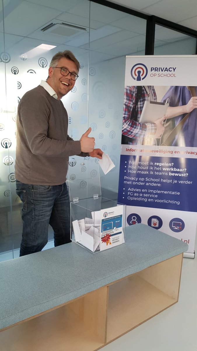 PrivacyopSchool's tweet image. Winnaar bekend! 
Tijdens de #NOT2019 konden bezoekers van onze stand meedingen naar een gratis AVG-voorlichting met inzet van de @PrivacyopSchool tas. @TonnyPlas heeft de trekking verricht en feliciteert De Regenboog - Schiedam als winnaar! Wij hebben er zin in! #AVG #privacy