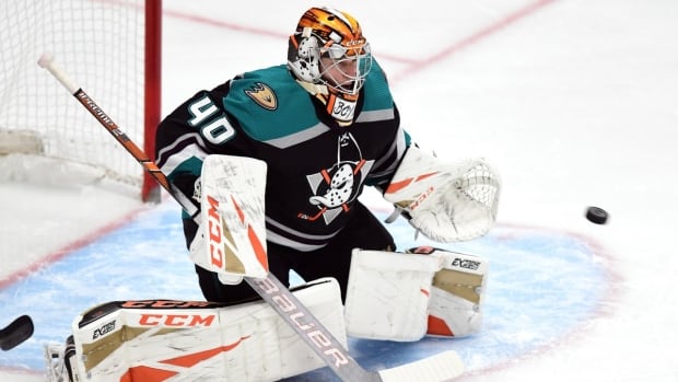 SportsCaveNet's tweet photo. Ducks' Kevin Boyle shuts out Canucks in 1st career start https://t.co/Z5UHwoRmyp #NHL #Hockey #theRinkCave https://t.co/XSUejm7CSF