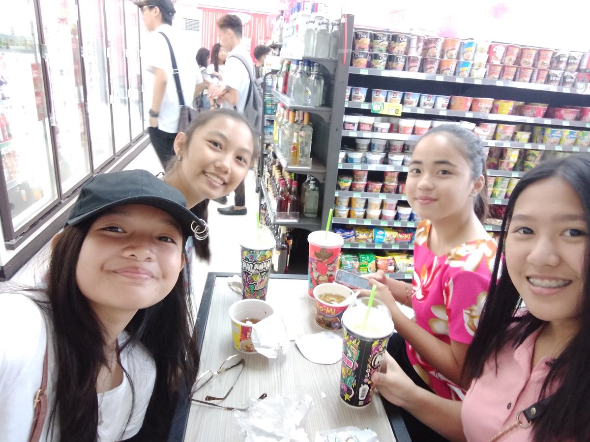 ashllwng's tweet photo. Thanks for making my valentines special,

Insert family HAHAHAHAHAHA https://t.co/kpnOnQFWeG