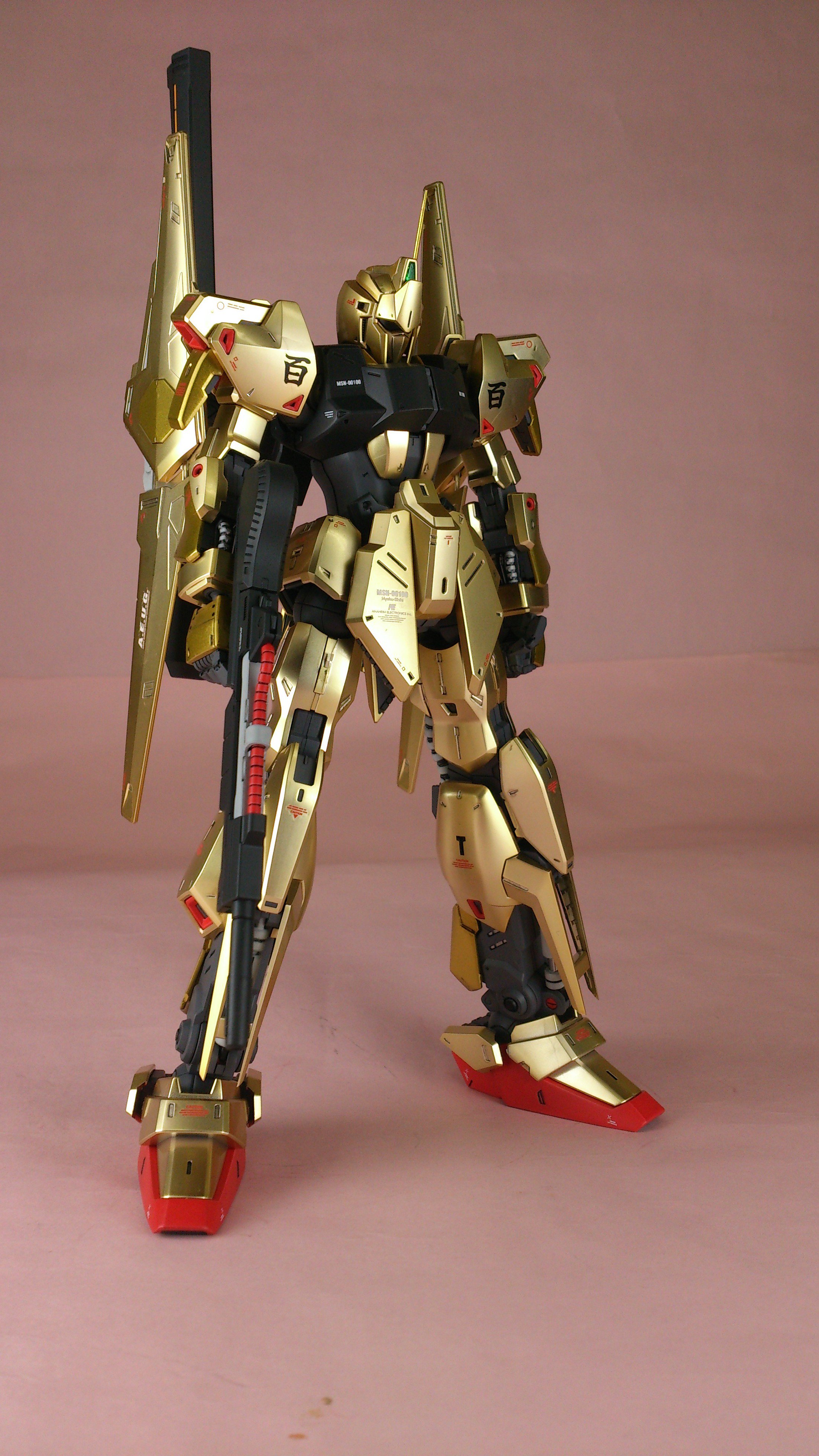 りゅう Pe Twitter ｍｇ 百式 Ver 2 0です キットのメッキが渋くて好みだったのでメッキを残しつつ部分的にゴールド塗装しました 水性ホビーカラーのクリアと溶剤でオーバーコートしてあげればメッキは剥げません T Co J9gleb8jdt Twitter