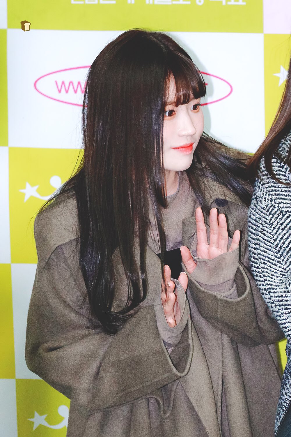 DzXOb5sU8AAys1k.jpg:large