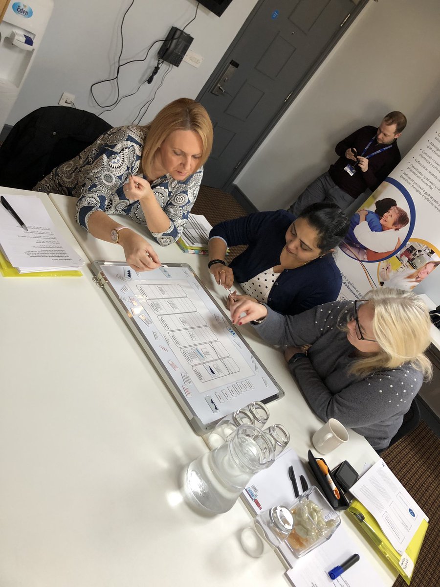 beckylt09's tweet photo. Reviewing insulin profiles, action and duration this morning. #groupworking #blendedlearning #workshops #insulin #diabetes #insulinsafety @MScDiabPrac @SwanseaMedicine @Sarah_L_Prior https://t.co/KHMTJeHnz7