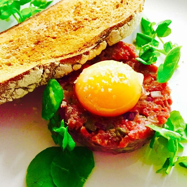 PAUL FAULKNER KITCHEN TAKEOVER / MARCH 14TH / 4 COURSE MENU / BOOK AND MENU HERE: bit.ly/TheAncoatsSupp…
Join us for an evening of modern #Britishcuisine with 2016 #Michelin Guide &amp; Gib Gourmand award winning chef Paul Faulkner, Head Chef of Heaton Moor eatery <a href="/brassicagrill/">Brassica Grill</a>!