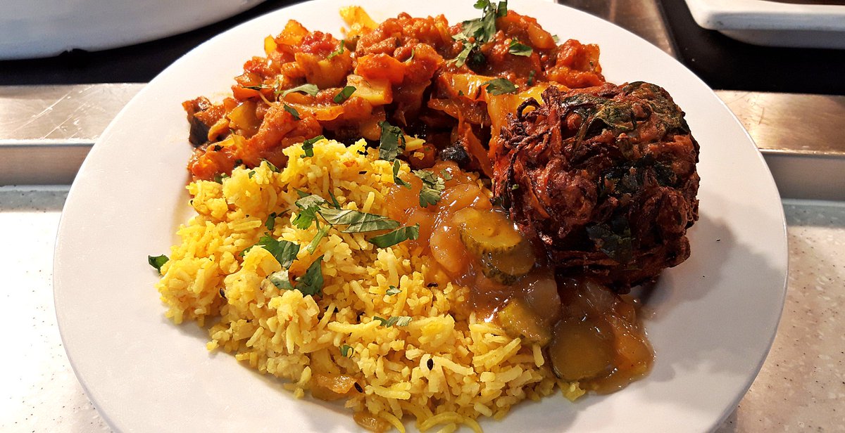 KU_Food's tweet photo. π³π΅ Did you know it's #globalflavourthursday? Treat yourself with a Nepalese-inspired lunch for Β£4.65. We've got a vegan vegetable Tarkari or Ghurka chicken curry both served with any two sides. π³π΅
#EliorFoodie #TeamElior
@elioruk @Elior_Group @KingstonUni https://t.co/7tKAp5Woto