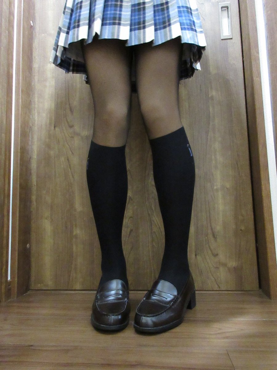 Yuky 絶対首下女装 靴フェチの ゆきぃ ストやタイツの上からソックスを履くのは カバコ って言うけど ハイソを履いてその上からストやタイツを履くと なんて言うのだろう 逆カバコ でいいのかな