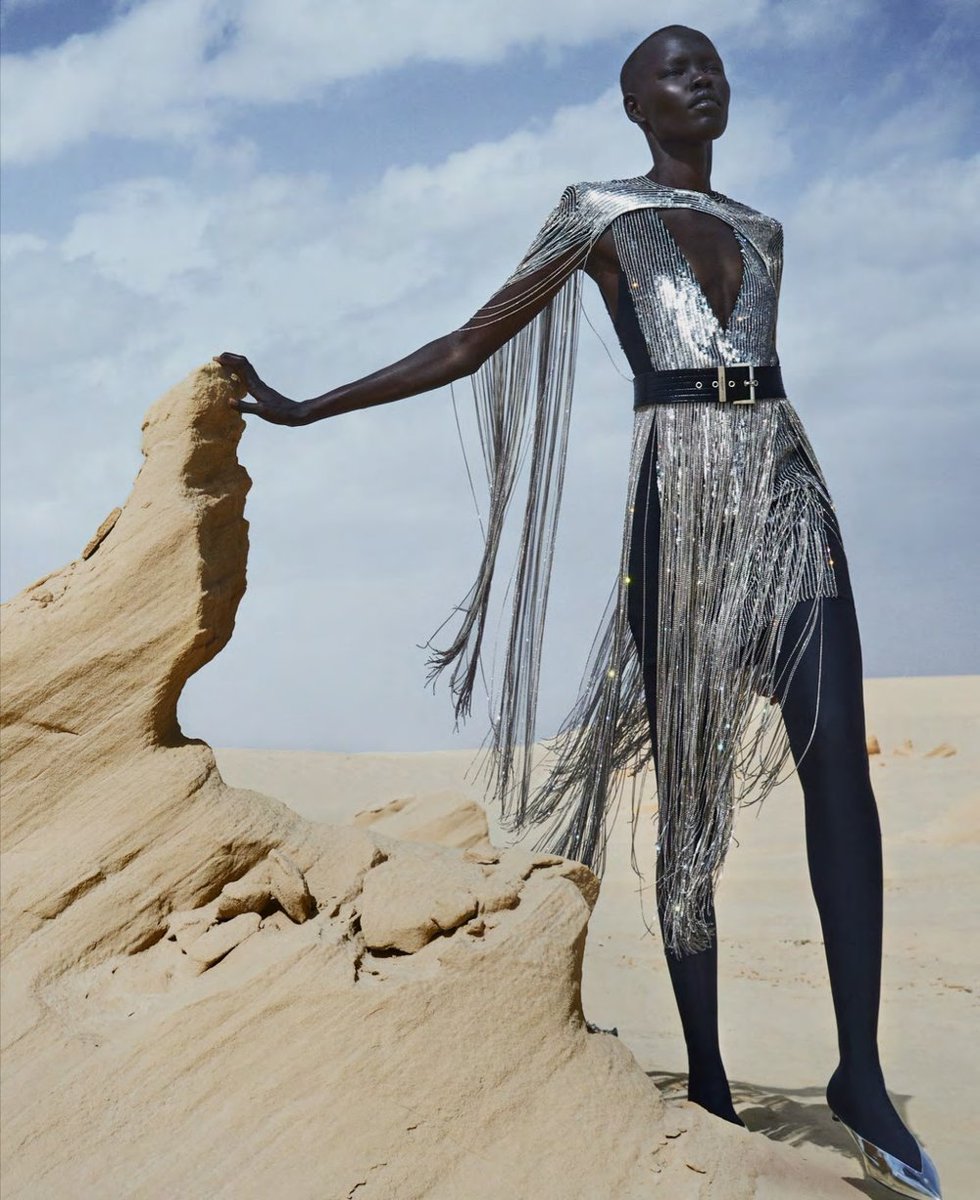 Future Of Fashion Starts Here – by Txema Yeste for Harper’s Bazaar US March 2019 astairwaytofashion.com/2019/02/14/fut…