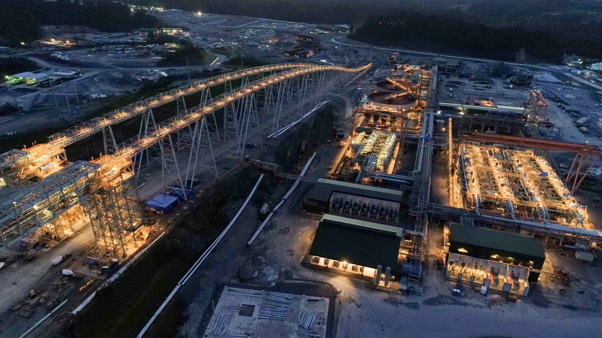 MiningMagazine's tweet photo. First Quantum Minerals has announced the first introduction of ore to the processing plant at its #CobrePanama open-pit #copper development project in #Panama https://t.co/rHfXakpivT @Cobre_Panama #mining #mineralprocessing #firstore #crushing #milling https://t.co/74xSBp9oqP