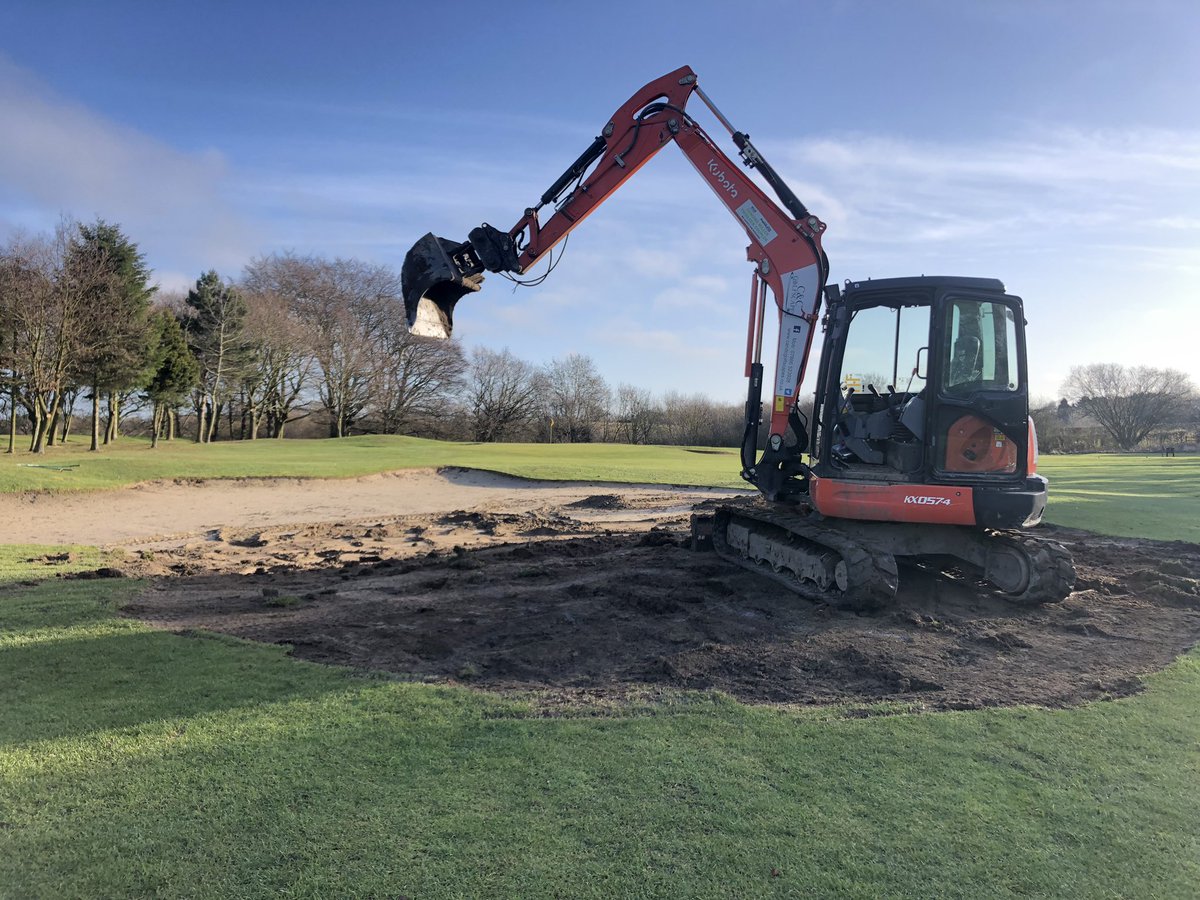 cc_golfscapes's tweet image. Blue skies above @MoorAllertonGC  can’t beat working outdoors on days like these! #bunkerrenovation #dryconditions