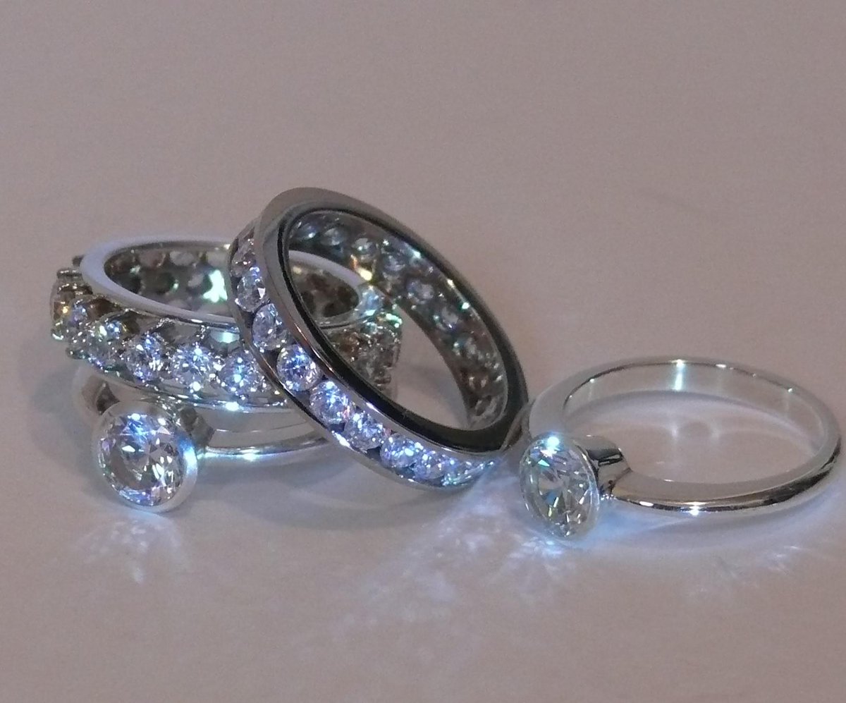 Happy #ValentinesDay Have any of you been spoilt or surprised with some beautiful pieces of #jewellery?
#Bespoke #eternallove #nefollowers