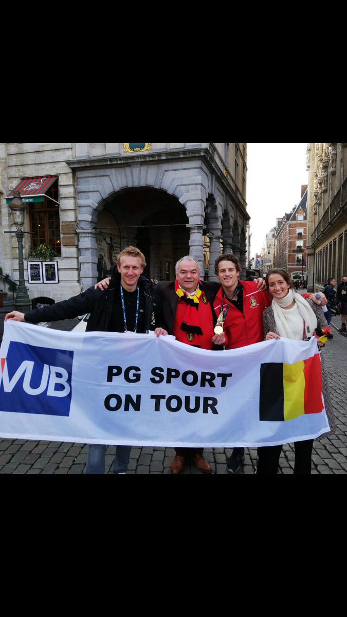 PG SPORT maakt al jaren deel uit van de hockeyfamilie! Deze keer alumni <a href="/AmauryK25/">Amaury Keusters</a>, <a href="/NicoDeKerpel/">Nicolas De Kerpel</a> en Margaux Vanherpe in the picture. Een #ThrowbackThursday naar de viering voor de wereldtitel op de Grote Markt.