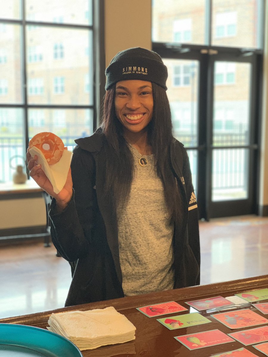 LiveTheArch's tweet photo. 🍩Donuts! An excuse to eat cake for breakfast!!🍩
.
We ❤️ our RESIDENTS‼️#happyvalentinesday https://t.co/311fMURZ7Z
