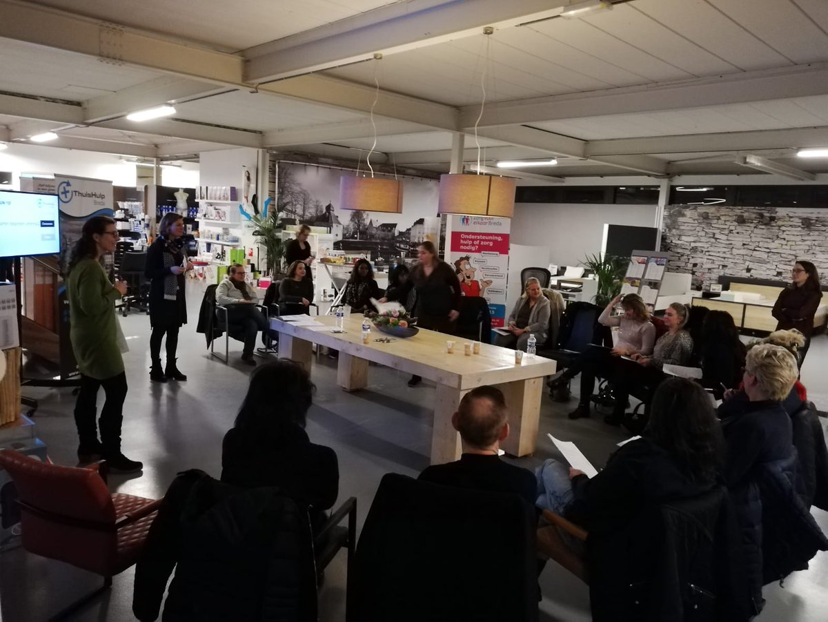 BredaThuishulp's tweet photo. De eerste groep ThuisHulp Breda collega’s hebben het certificaat Observeren en Signaleren ontvangen. Onze collega’s hebben dit certificaat tijdens een kennisoverdracht van onze samenwerkingspartner Home Instead Breda &amp; Etten-Leur gekregen. #Samenvoordezorg https://t.co/U8h38pBc85