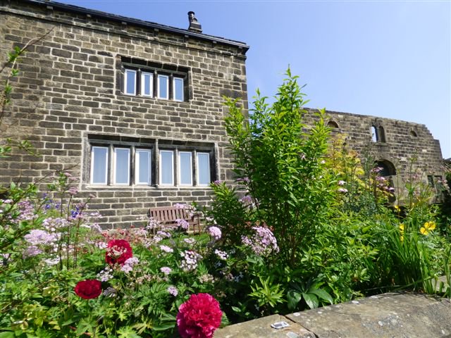 ElmetFarmhouse's tweet photo. ‘Thank you for a wonderful stay. It couldn’t have been more relaxing. Such a beautiful spot. A real inspiration. Our son loved all the games. I will be highly recommending you to our London friends for a break up north. ‘ https://t.co/7jn9nGltkF #cottag #yorkshiredales #halfterm https://t.co/oCwmcQuyBG