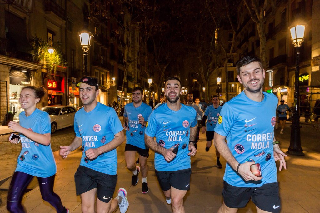 RaulGomez82's tweet image. Ayer nos juntamos unos buenos seres humanos para correr por las calles de Barcelona, probamos las nuevas Nike Epic React y echamos un buen ratito comentando la jugada con unas cervecitas bien frías postentreno, repletos  de endorfinas. #nikeepicreact #justdoit #Bcn 🏃🏻‍♂️🚀😀💪🏻🎥