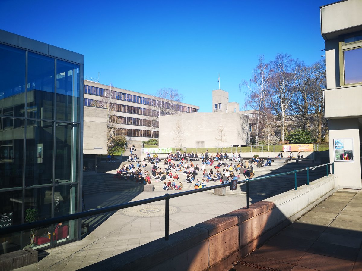 joshclare's tweet image. It's above -2 outside at @uniofeastanglia today so OF COURSE the square is full again #firstdayoftheyear