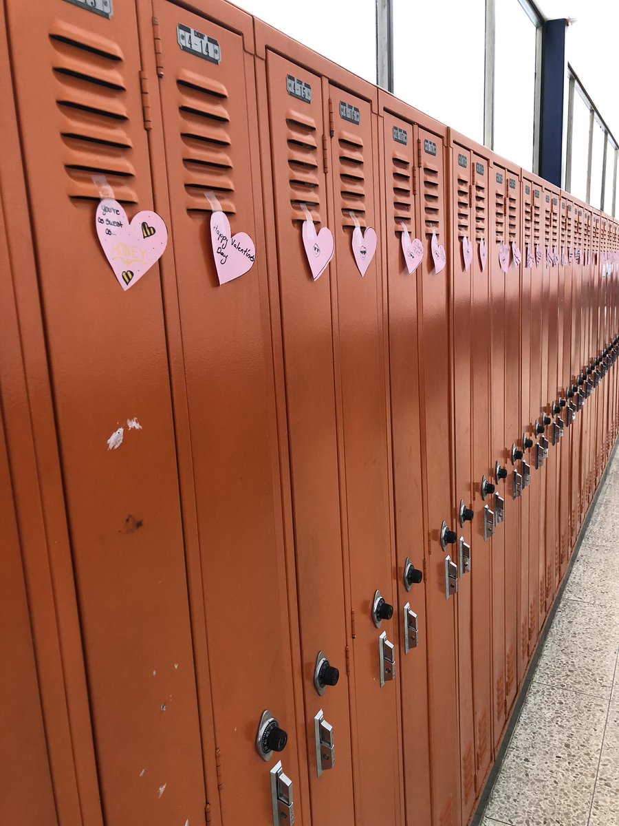 ToddHeugh's tweet photo. Larson STUCO spreading Positive Message Valentines @LarsonMS. #larsonstrong https://t.co/Bcw2s0GHcg