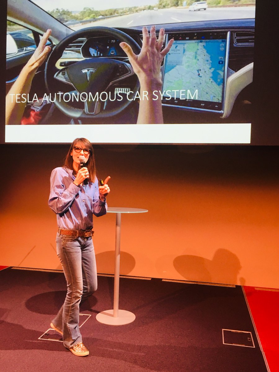 AXAFrance's tweet photo. "Face à l'#IA, on craint que la machine ne s'emballe et prenne le contrôle sur l'#humain. Mais la transfo #digitale, ce n'est pas exit 👩🧑 ! C'est utilisons les machines et gagnons du temps en ➕ ! Et c'est à nous d'écrire les conditions de ce partenariat" @scathelat #DigitalAXA https://t.co/wOEDXVeK0j
