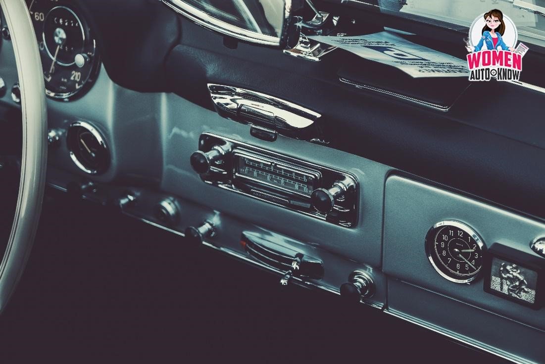 WomenAutoKnow's tweet photo. The first car radio was invented by Paul Gavin in 1929. It could be installed in most cars, and cost just over $100 #FirstRadio #WomenAutoKnow @AudraFordin https://t.co/ezSueoE6WN