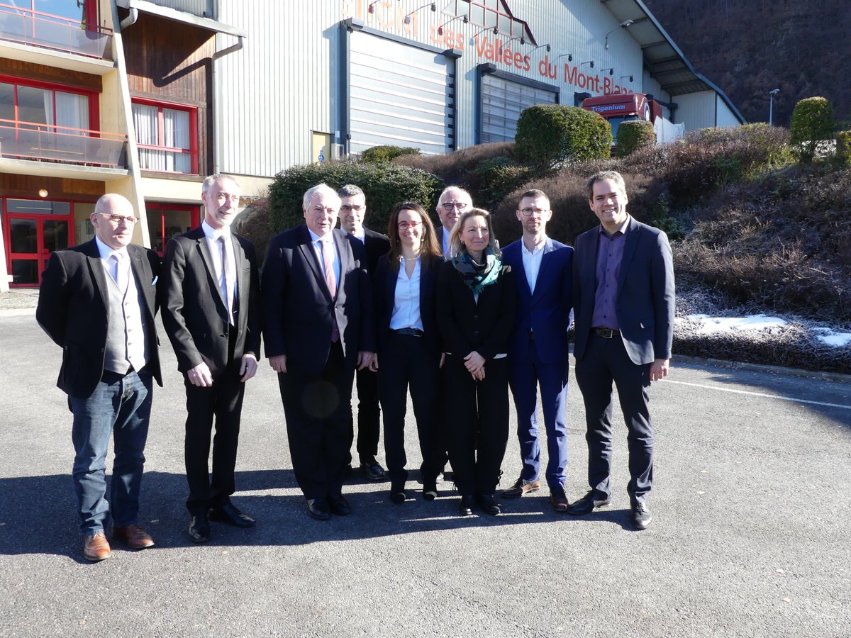 Prefet74's tweet photo. Pierre Lambert, @Prefet74, visite l'unité de valorisation énergétique de #Passy avec Philippe Drevon, président du #SITOM des vallées du Mont-Blanc, Stéphane Barthe, directeur régional @suezFR & les services de la #DREAL Auvergne-Rhône-Alpes. https://t.co/pchoD3iiOH