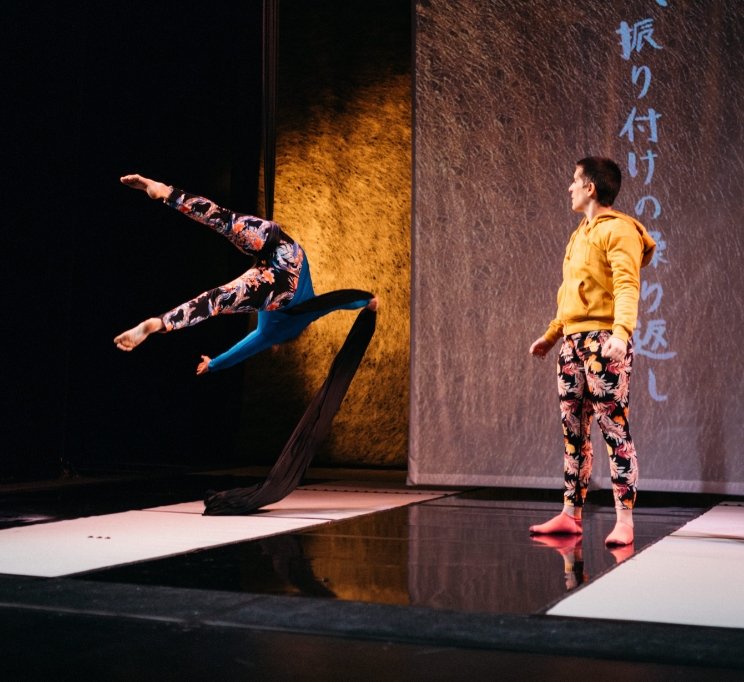 ClwydTweets's tweet image. See #FlightPaths here this weekend, Friday 15 &amp;amp; Saturday 16 Feb!
by the amazing @extantltd &amp;amp; @yellowearthuk

Book: bit.ly/2GtzOLU

"satirical and moving; thought-provoking and exciting, this production is multi-cultural, multi-sensory and multi-layered." - @DACymru