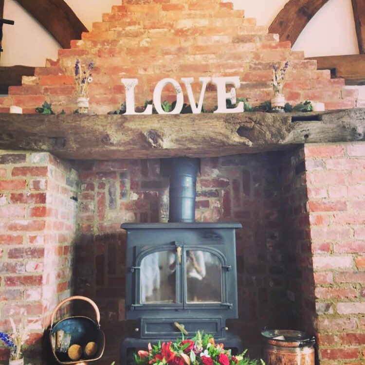 MilwardsEstate's tweet photo. Happy Valentines ❤️ 
Relaxed Country Venue for your special day. https://t.co/lEC2kxHbVt