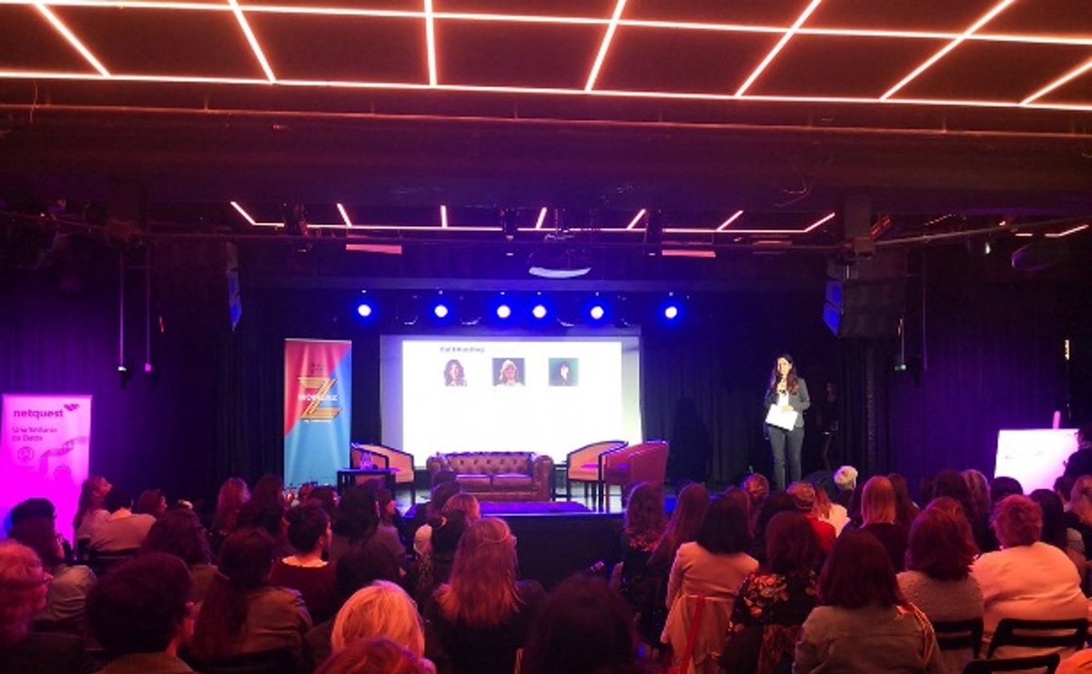 aPortadaCat's tweet photo. Però la #FamíliaMagenta sempre ha trobat temps per aprendre i adaptar-se als canvis: el #CHDay17 per ser més sostenibles gràcies als artistes, el #CHWomenZ vam entendre al talent femení del futur, i l’#InternalCommsPride per conèixer les tendències de la comunicació interna. https://t.co/GoZqcfXTG8