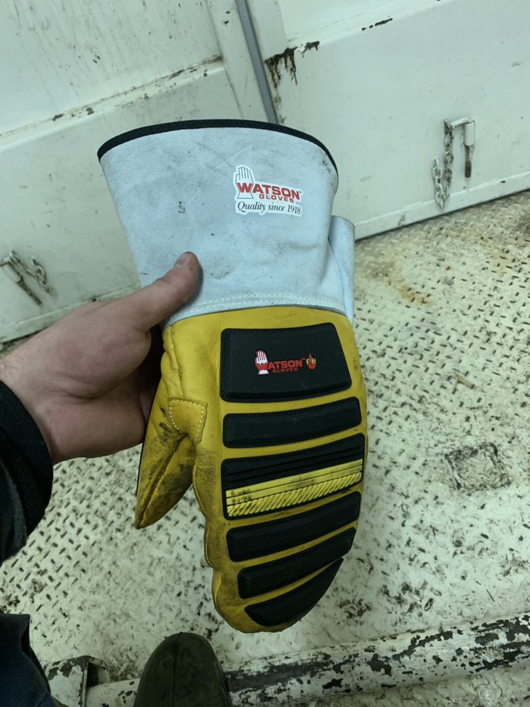 dhbreez3's tweet image. Winter can suck my d#%k, this is what every rig hand needs #handsweat